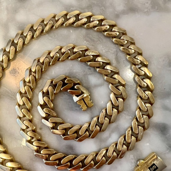 10K Gold Wide Chunky Cuban Link Necklace about 9mm wide 22 inches long. Strong! - Picture 15 of 15
